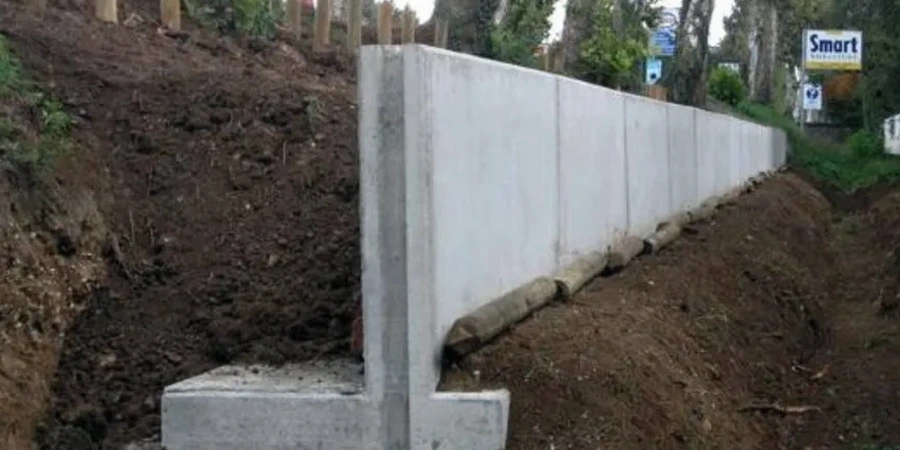 Retaining Wall Design in Cape Coral: When Water Table Rewrites the Rules